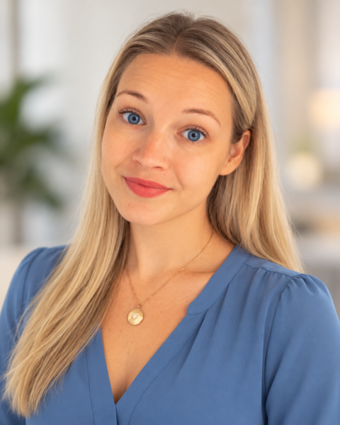 Robyn professional headshot